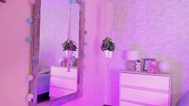 DahianaWalcott online show from December 2024 09:33:02 PM