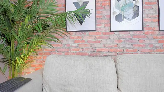 DahianaWalcott online show from March 2025 06:00:01 PM