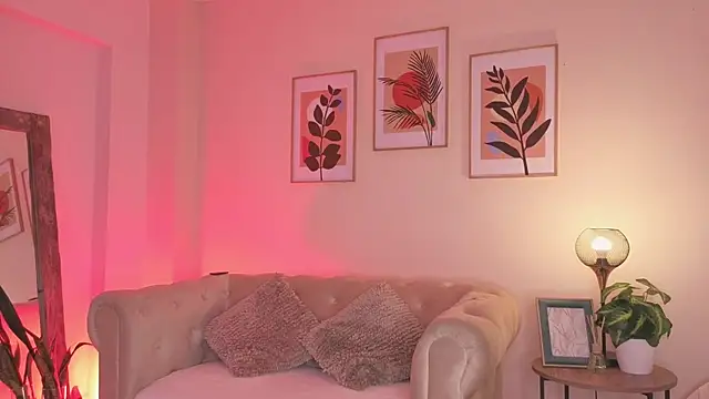 DahianaWalcott online show from April 2026 05:25:01 PM