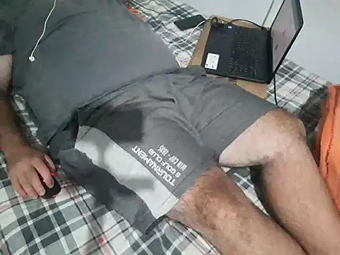 mfreitas005 online show from January 2025 01:08:01 AM