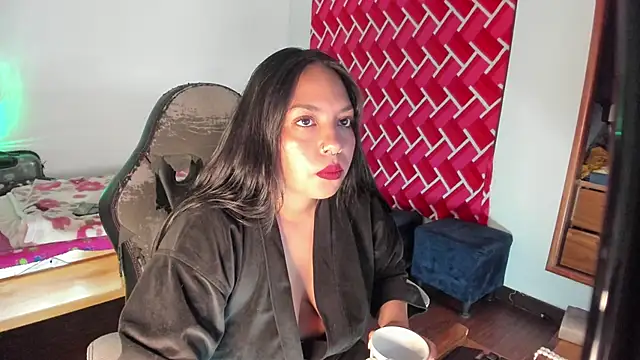 Snapshot of emiily15__ chatting on May 2026 06:16:02 PM emiily15 online show from May 2026 06:16:02 PM