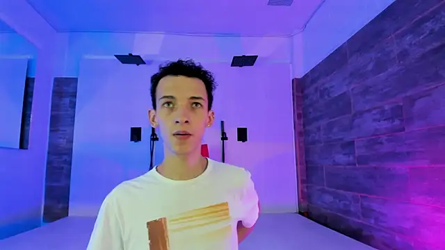 Snapshot of Maisondavis_ chatting on December 2024 02:42:01 AM Maisondavis online show from December 2024 02:42:01 AM