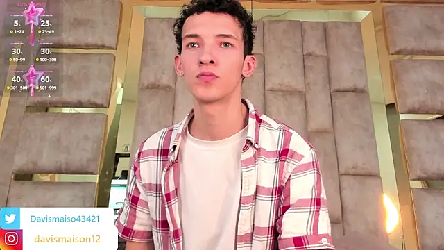 Snapshot of Maisondavis_ chatting on December 2024 12:16:01 AM Maisondavis online show from December 2024 12:16:01 AM