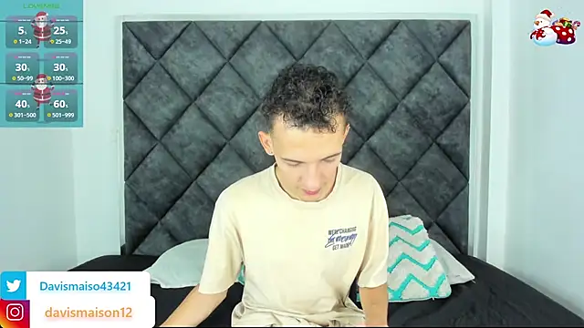 Snapshot of Maisondavis_ chatting on December 2024 10:32:02 PM Maisondavis online show from December 2024 10:32:02 PM