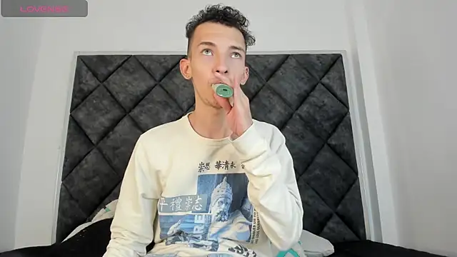 Snapshot of Maisondavis_ chatting on December 2024 10:26:02 PM Maisondavis online show from December 2024 10:26:02 PM