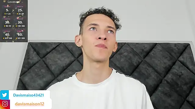 Snapshot of Maisondavis_ chatting on January 2025 09:57:02 PM Maisondavis online show from January 2025 09:57:02 PM