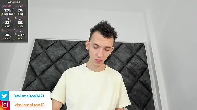 Snapshot of Maisondavis_ chatting on January 2025 10:41:02 PM Maisondavis online show from January 2025 10:41:02 PM