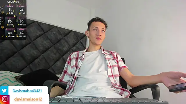 Snapshot of Maisondavis_ chatting on January 2025 10:25:02 PM Maisondavis online show from January 2025 10:25:02 PM