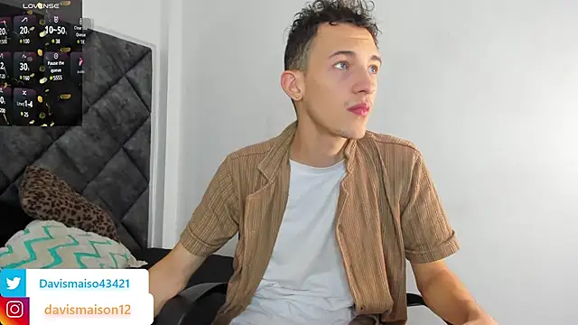 Snapshot of Maisondavis_ chatting on January 2025 10:18:01 PM Maisondavis online show from January 2025 10:18:01 PM