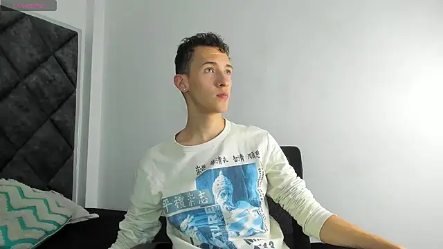 Snapshot of Maisondavis_ chatting on January 2025 10:45:02 PM Maisondavis online show from January 2025 10:45:02 PM