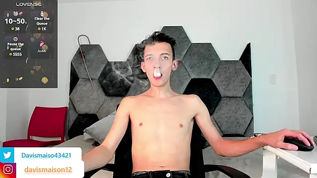 Snapshot of Maisondavis_ chatting on January 2025 10:34:01 PM Maisondavis online show from January 2025 10:34:01 PM