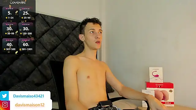 Snapshot of Maisondavis_ chatting on January 2025 10:15:02 PM Maisondavis online show from January 2025 10:15:02 PM