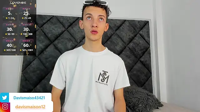 Snapshot of Maisondavis_ chatting on January 2025 10:08:02 PM Maisondavis online show from January 2025 10:08:02 PM