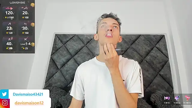 Snapshot of Maisondavis_ chatting on January 2025 10:05:01 PM Maisondavis online show from January 2025 10:05:01 PM