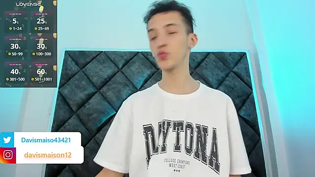 Snapshot of Maisondavis_ chatting on January 2025 09:50:02 PM Maisondavis online show from January 2025 09:50:02 PM