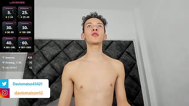 Snapshot of Maisondavis_ chatting on February 2025 12:51:01 AM Maisondavis online show from February 2025 12:51:01 AM