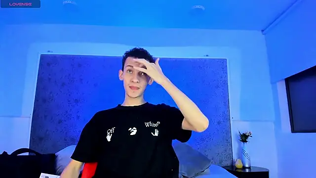 Snapshot of Maisondavis_ chatting on February 2025 09:50:02 PM Maisondavis online show from February 2025 09:50:02 PM