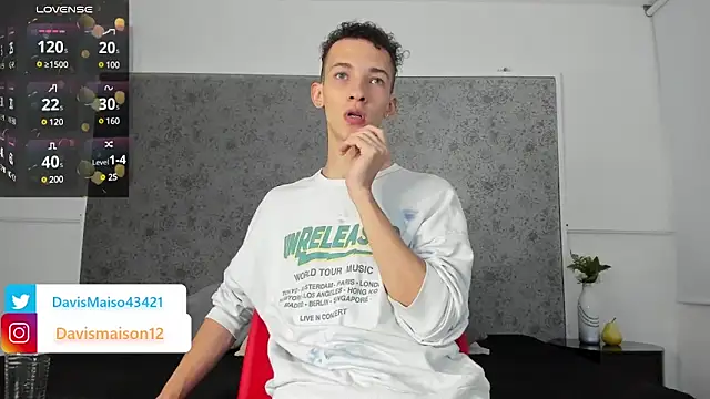 Snapshot of Maisondavis_ chatting on February 2025 09:09:01 PM Maisondavis online show from February 2025 09:09:01 PM