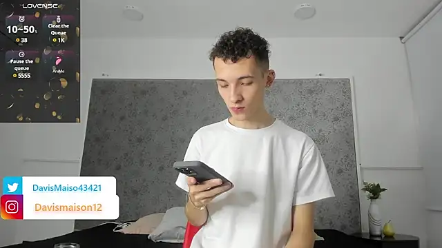 Snapshot of Maisondavis_ chatting on February 2025 09:36:02 PM Maisondavis online show from February 2025 09:36:02 PM