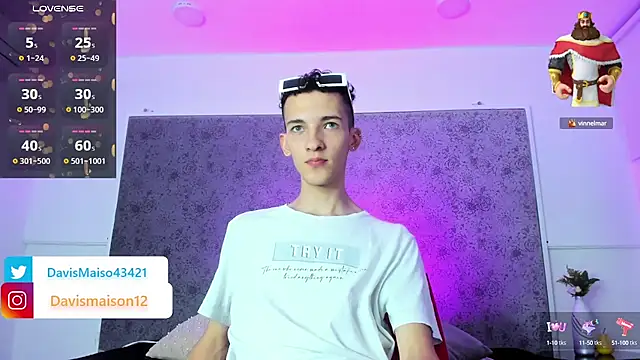 Snapshot of Maisondavis_ chatting on February 2025 11:52:01 PM Maisondavis online show from February 2025 11:52:01 PM