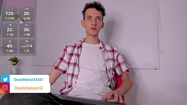 Snapshot of Maisondavis_ chatting on March 2025 09:18:02 PM Maisondavis online show from March 2025 09:18:02 PM