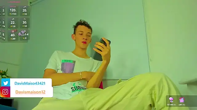 Snapshot of Maisondavis_ chatting on March 2025 09:45:01 PM Maisondavis online show from March 2025 09:45:01 PM