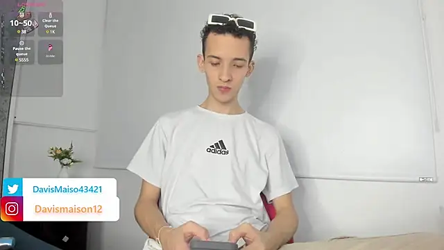 Snapshot of Maisondavis_ chatting on March 2025 08:54:01 PM Maisondavis online show from March 2025 08:54:01 PM