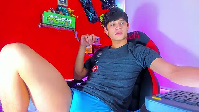 LilOwen  online show from October 2025 07:05:01 PM