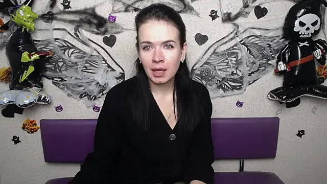 JasmineKouch online show from October 2025 05:35:02 PM