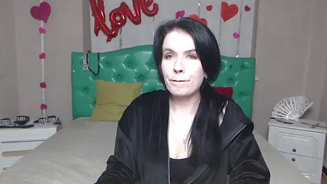 JasmineKouch online show from April 2026 06:02:01 PM