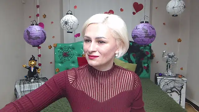 Snapshot of OliviaHorst chatting on October 2025 05:24:02 PM OliviaHorst online show from October 2025 05:24:02 PM