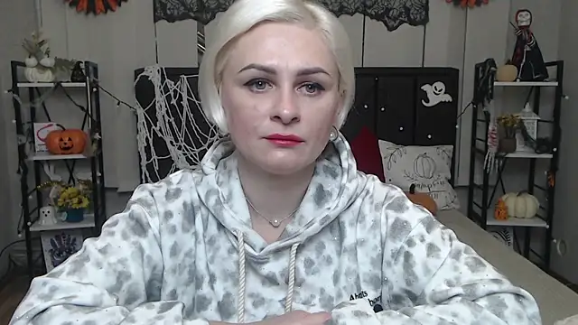 Snapshot of OliviaHorst chatting on November 2025 06:10:01 PM OliviaHorst online show from November 2025 06:10:01 PM