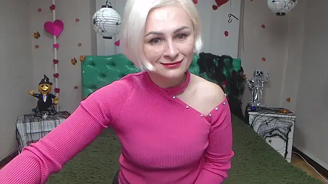 Snapshot of OliviaHorst chatting on November 2025 07:41:02 AM OliviaHorst online show from November 2025 07:41:02 AM