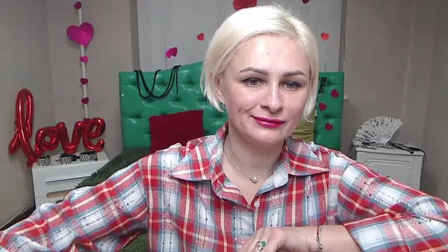 Snapshot of OliviaHorst chatting on November 2025 06:18:02 PM OliviaHorst online show from November 2025 06:18:02 PM