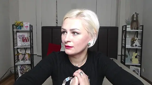 Snapshot of OliviaHorst chatting on November 2025 07:21:02 AM OliviaHorst online show from November 2025 07:21:02 AM