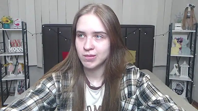 LauraHlot online show from September 2025 05:37:01 PM