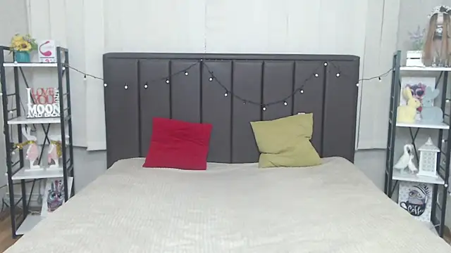 LauraHlot online show from September 2025 05:44:02 AM