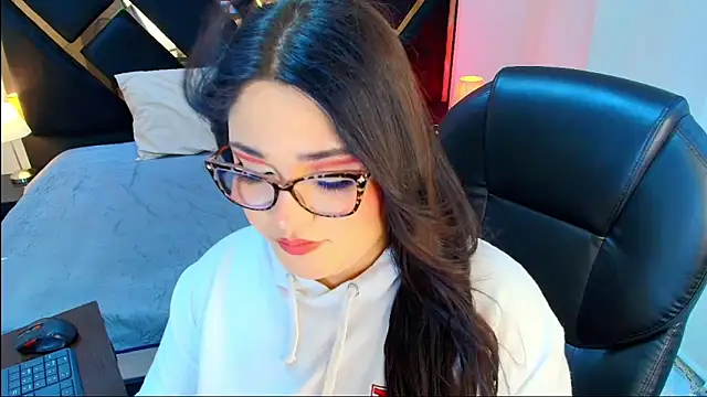 Camiila Osorio online show from April 2026 07:39:02 PM