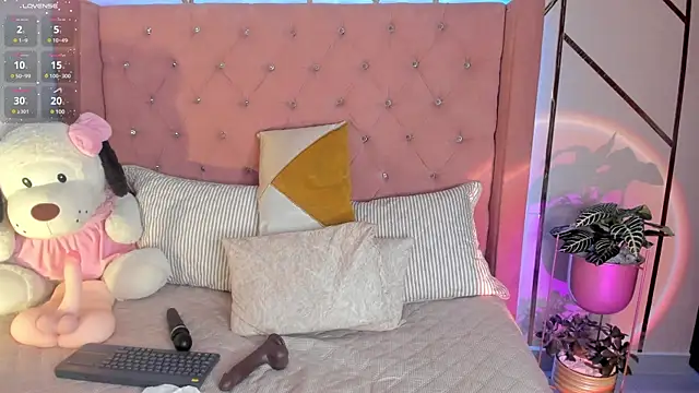 Snapshot of foxxxmegan chatting on February 2025 07:52:02 PM foxxxmegan online show from February 2025 07:52:02 PM