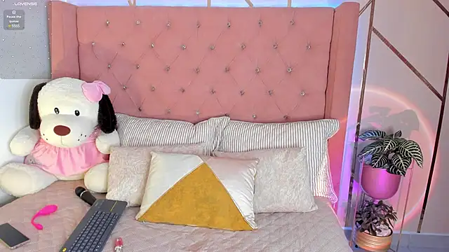 Snapshot of foxxxmegan chatting on February 2025 02:02:01 PM foxxxmegan online show from February 2025 02:02:01 PM