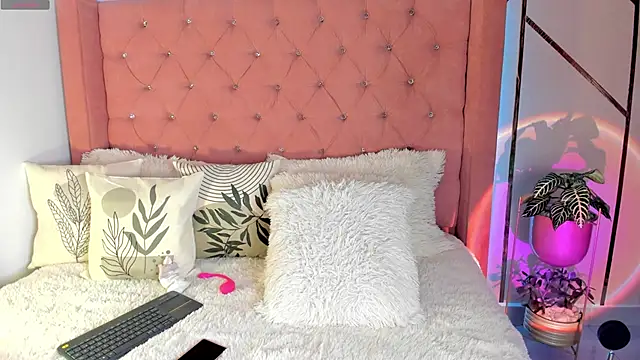 Snapshot of foxxxmegan chatting on March 2025 02:56:01 PM foxxxmegan online show from March 2025 02:56:01 PM