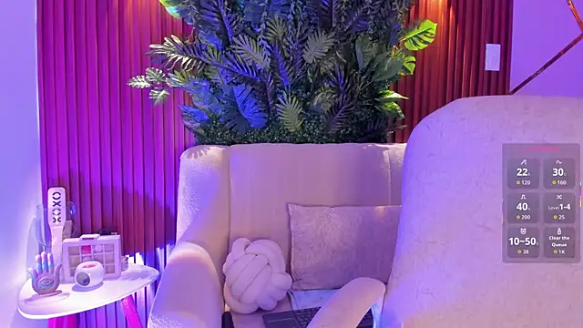 Snapshot of foxxxmegan chatting on November 2025 04:06:01 PM foxxxmegan online show from November 2025 04:06:01 PM