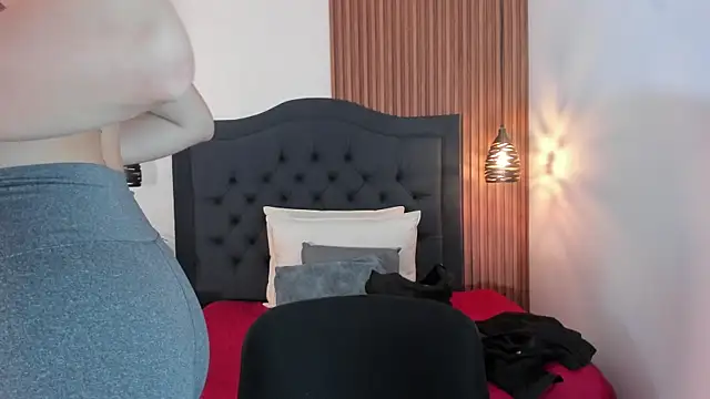 SARA STONE17 online show from March 2025 12:00:01 PM