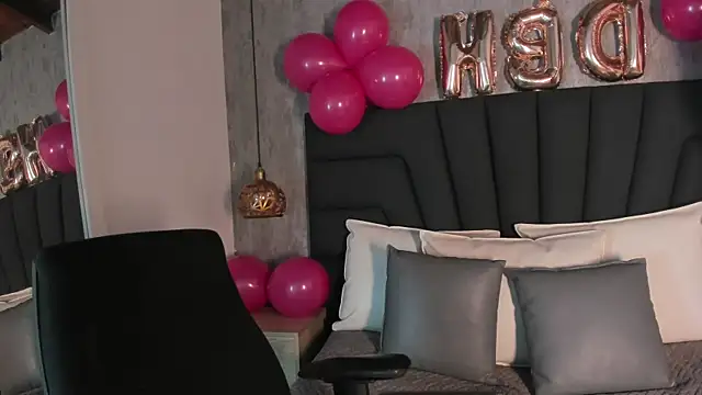 SARA STONE17 online show from March 2025 12:04:01 PM