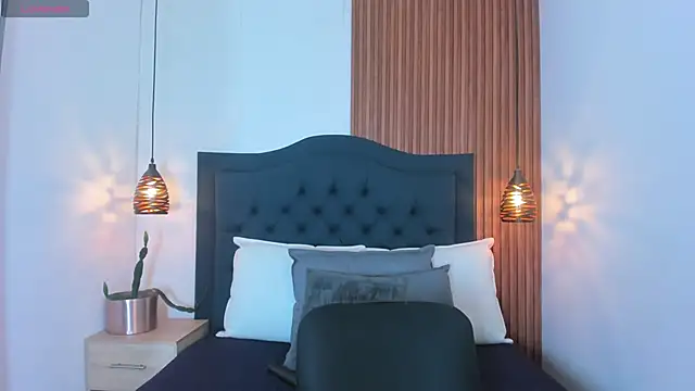 SARA STONE17 online show from September 2025 11:32:02 AM