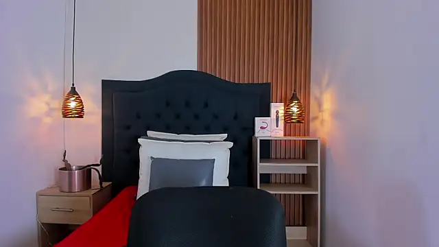 SARA STONE17 online show from September 2025 11:37:02 AM