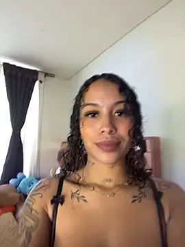 Snapshot of MarieLeon chatting on May 2026 08:25:01 PM MarieLeon online show from May 2026 08:25:01 PM
