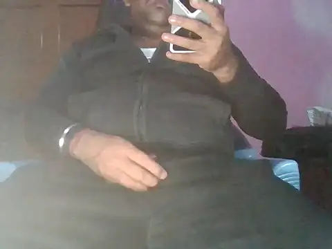 Snapshot of boyplay1000 chatting on December 2025 04:33:01 PM boyplay1000 online show from December 2025 04:33:01 PM