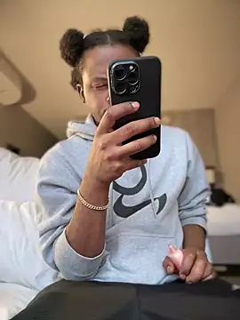 MobyDxck online show from January 2025 11:33:02 PM