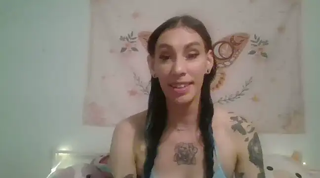 Snapshot of averietheangel chatting on March 2025 07:02:01 PM averietheangel online show from March 2025 07:02:01 PM